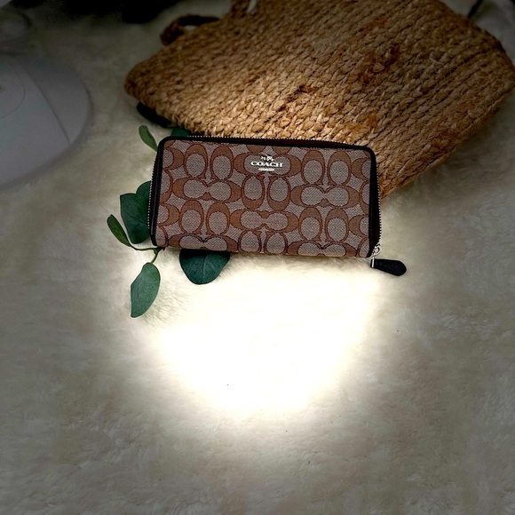 Coach Brown Signature Wallet - Picture 8 of 11